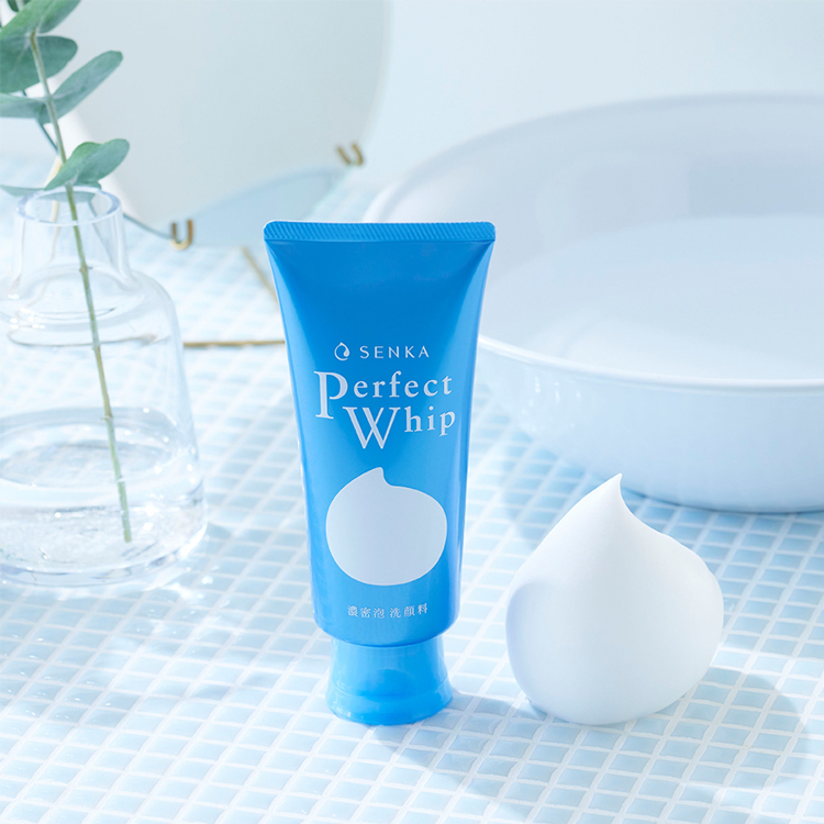 Изображение на ПОЧИСТВАЩА ПЯНА ЗА ЛИЦЕ Shiseido Senka Perfect Whip Cleansing Foam 120г